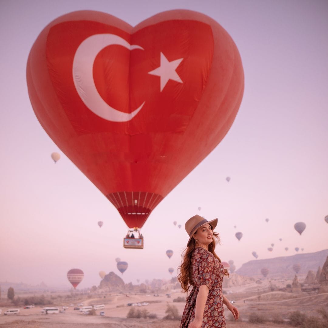 The Perfect 7-Day Turkey Itinerary: Istanbul & Cappadocia (Autumn 2025 Guide)