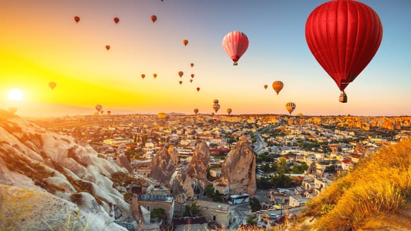 The Perfect 7-Day Turkey Itinerary: Istanbul & Cappadocia (Autumn 2025 Guide)