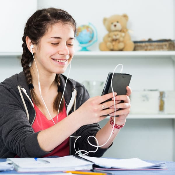 Unlocking the Advantages: Using eSIM While Traveling for Frequent Travelers